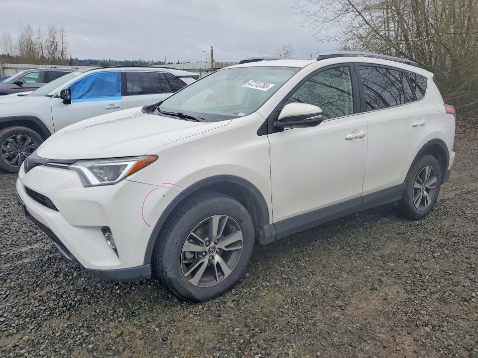 2018 TOYOTA RAV4 — VIN JTMRFREVXJJ726877