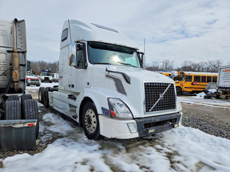 2016 VOLVO VN — VIN 4V4NC9EJ9GN953651