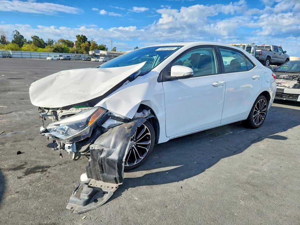 2015 TOYOTA COROLLA — VIN 5YFBURHE0FP328647
