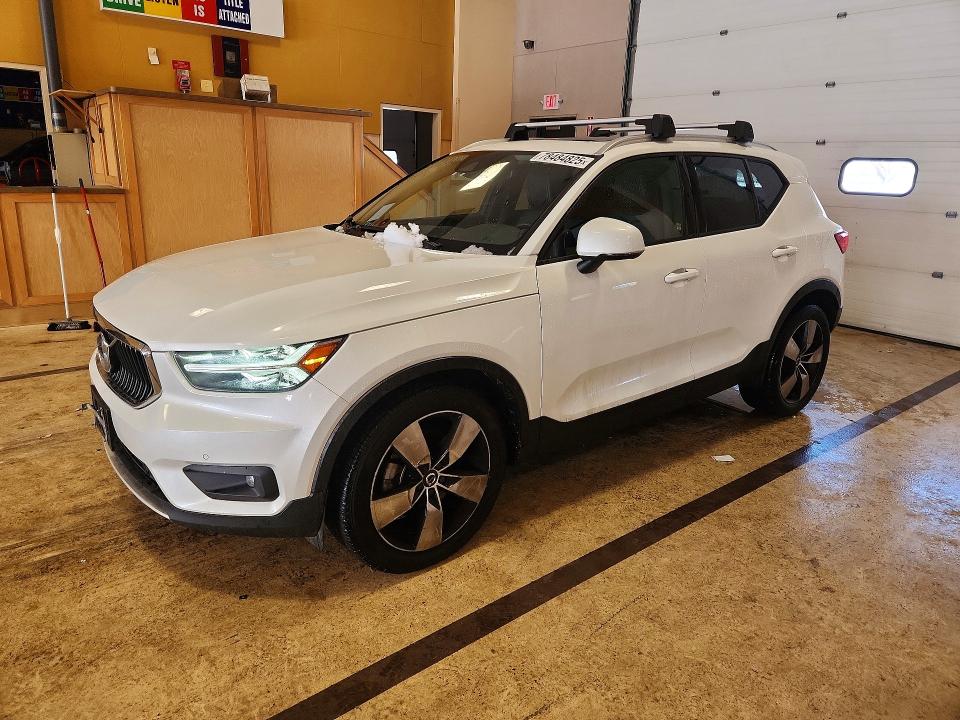 2021 VOLVO XC40 — VIN YV4162UK2M2403821