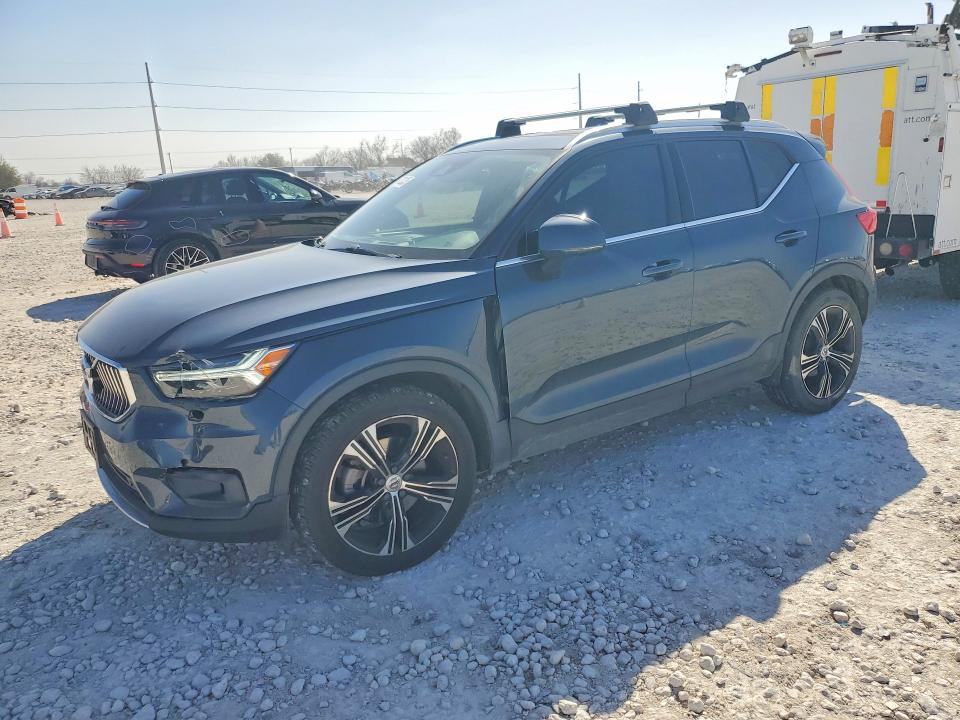 2021 VOLVO XC40 — VIN YV4162UL2M2457791