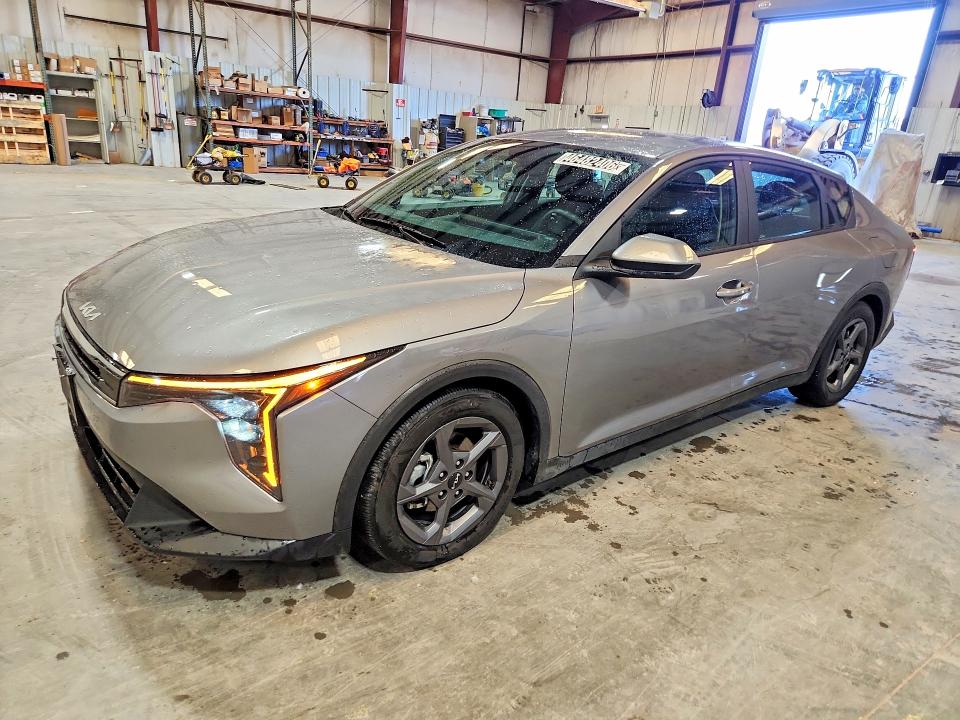 2025 KIA K4 — VIN 3KPFT4DEXSE075068