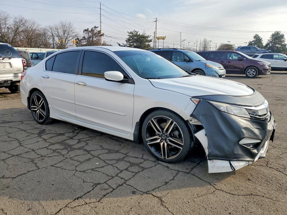 1HGCR2F6XHA042192
