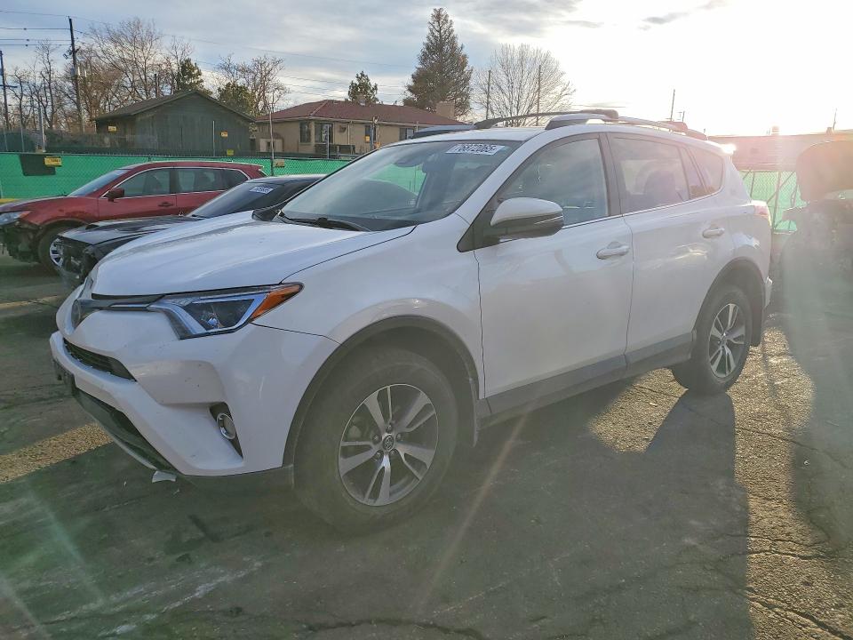 2017 TOYOTA RAV4 — VIN JTMRFREV5HJ174943