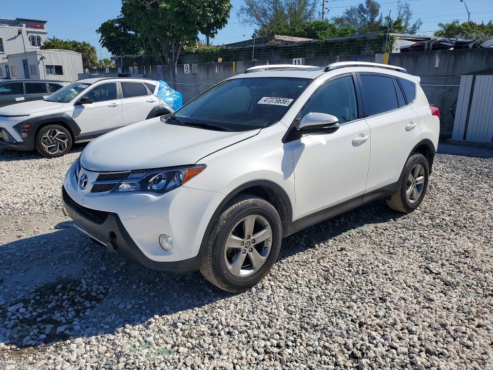2015 TOYOTA RAV4 — VIN JTMWFREV6FJ030267