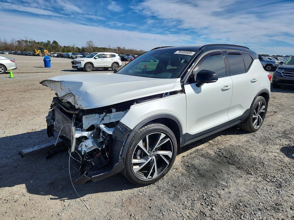 2020 VOLVO XC40 — VIN YV4AC2HM8L2196127