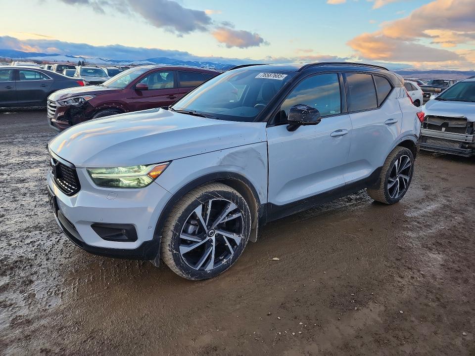 2021 VOLVO XC40 — VIN YV4162UM2M2525242