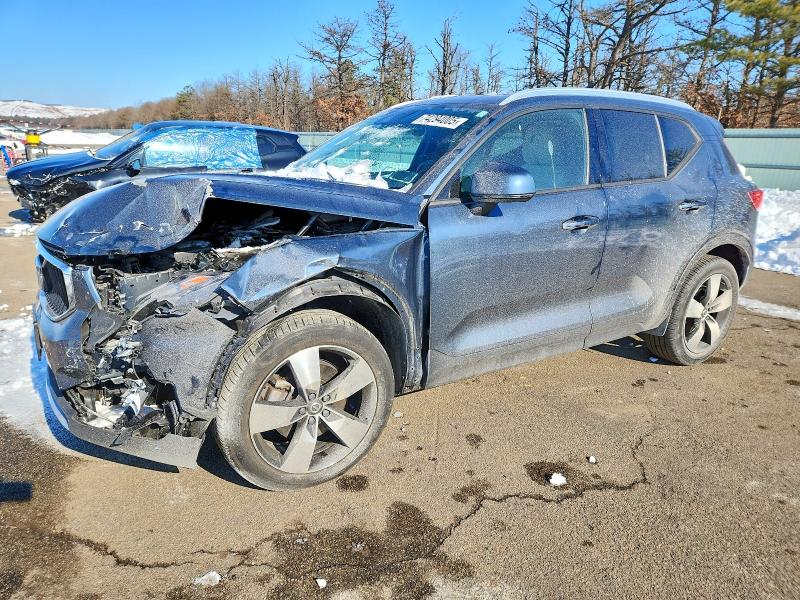 2022 VOLVO XC40 — VIN YV4162UK2N2734822