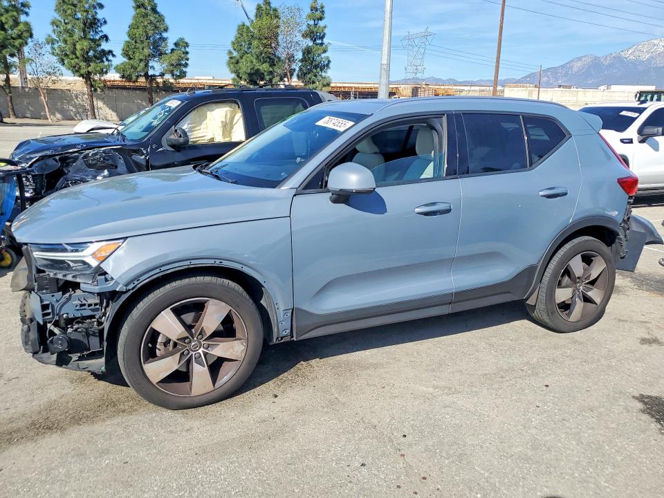 2020 VOLVO XC40 — VIN YV4162UK0L2178295