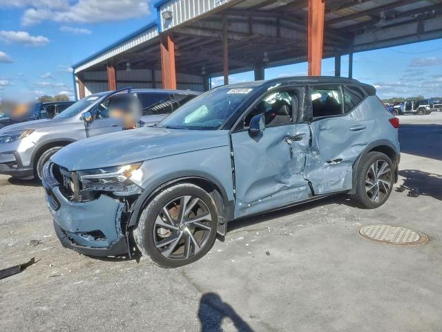 2020 VOLVO XC40 T5 R- — VIN YV4162UM3L2245800
