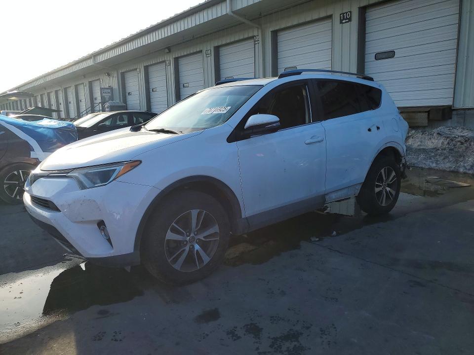 2018 TOYOTA RAV4 — VIN 2T3RFREV2JW740659