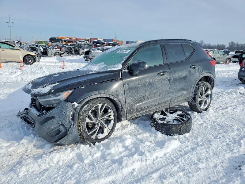 2021 VOLVO XC40 — VIN YV4162UM8M2441071