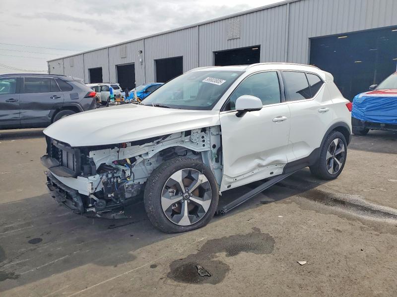 2025 VOLVO XC40 — VIN YV4L12UE9S2517944