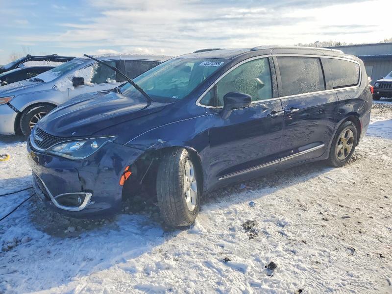 2017 CHRYSLER PACIFICA T — VIN 2C4RC1EG4HR644306