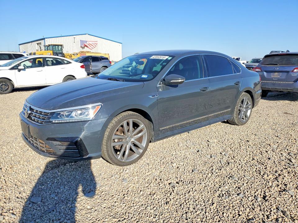 2017 VOLKSWAGEN PASSAT — VIN 1VWDT7A32HC075137