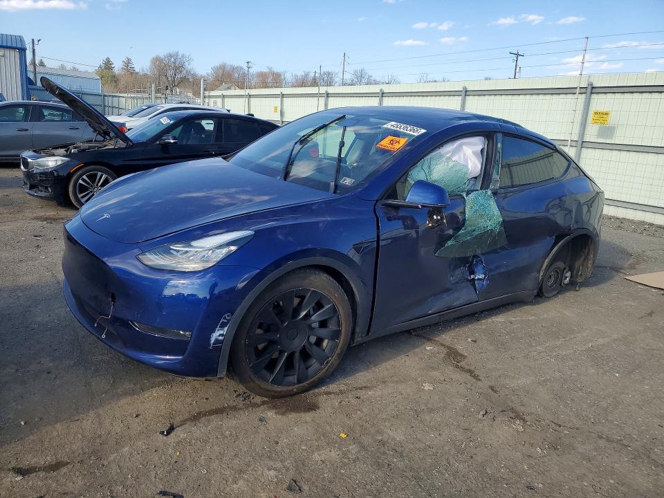 2022 TESLA MODEL Y — VIN 7SAYGDEEXNF371303