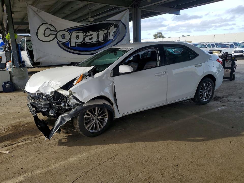 2015 TOYOTA COROLLA — VIN 5YFBURHE6FP343900
