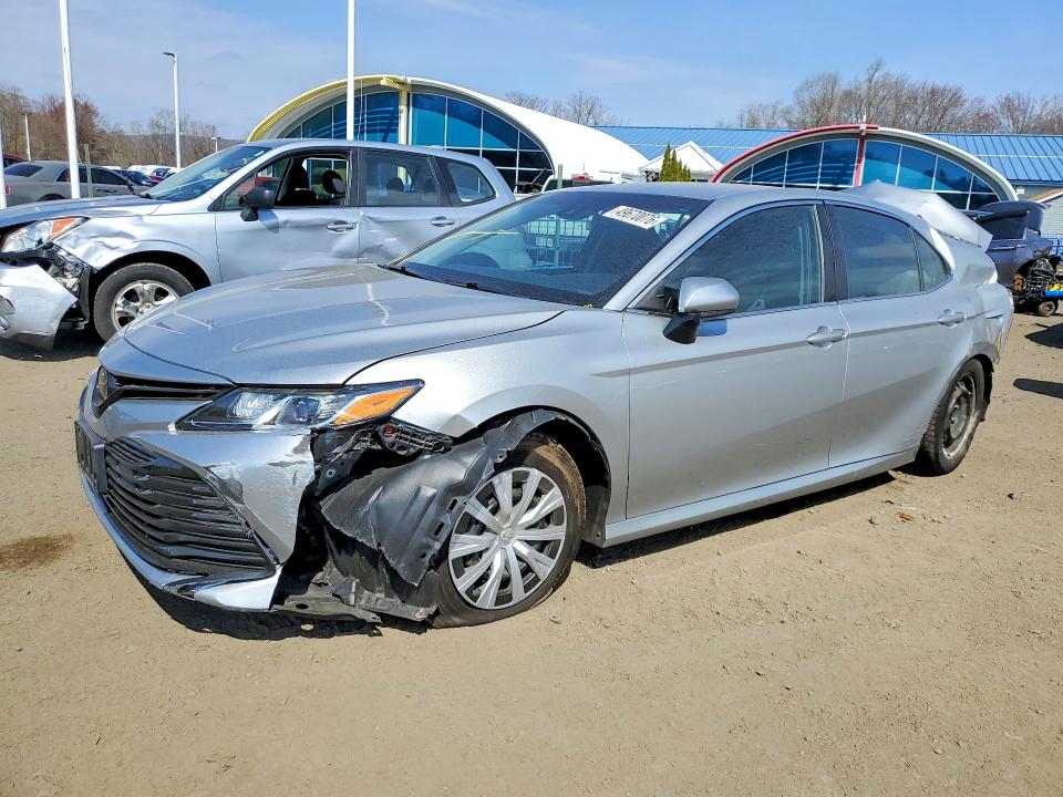 2018 TOYOTA CAMRY — VIN 4T1B11HK2JU556172