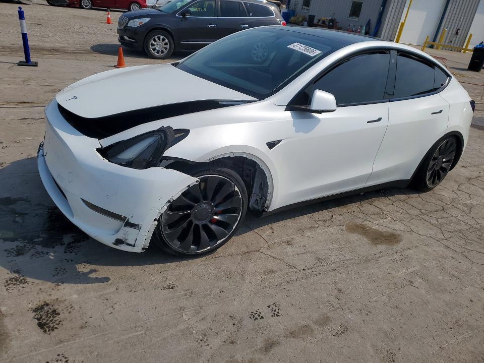 2022 TESLA MODEL Y — VIN 7SAYGDEF8NF539058