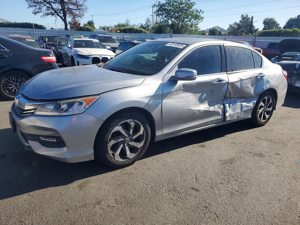 2017 HONDA ACCORD — VIN 1HGCR3F85HA030698