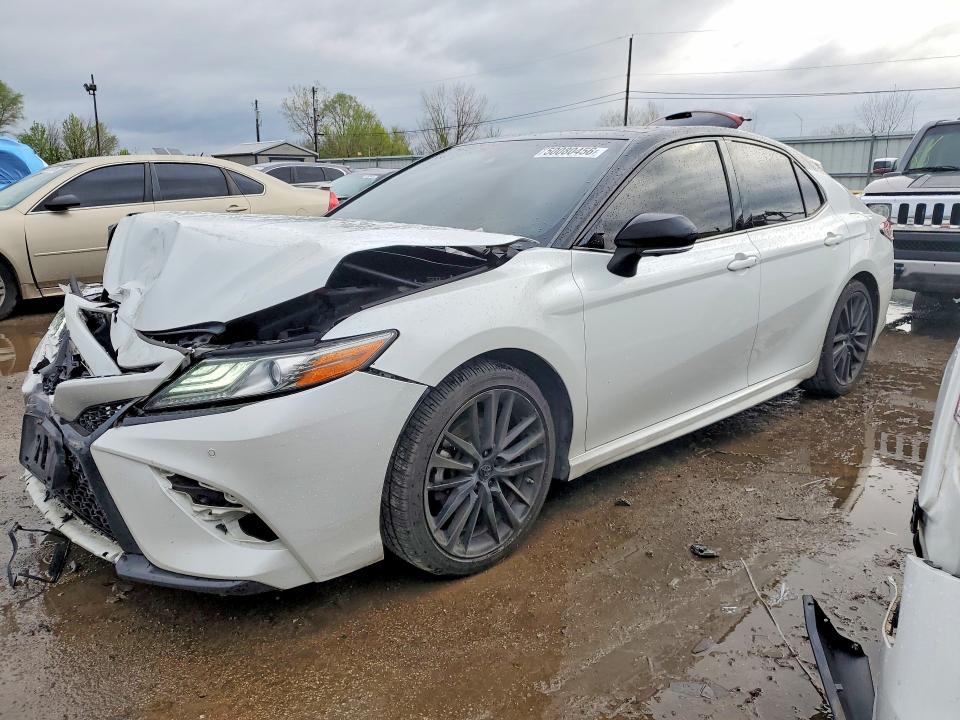 2018 TOYOTA CAMRY — VIN 4T1B61HK0JU158296
