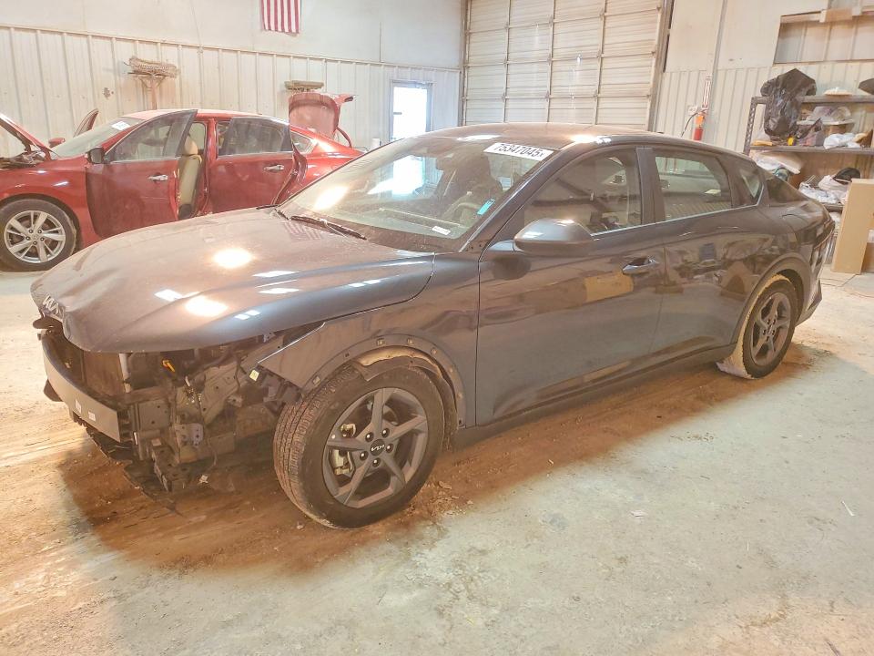 2025 KIA K4 — VIN 3KPFT4DE8SE015693