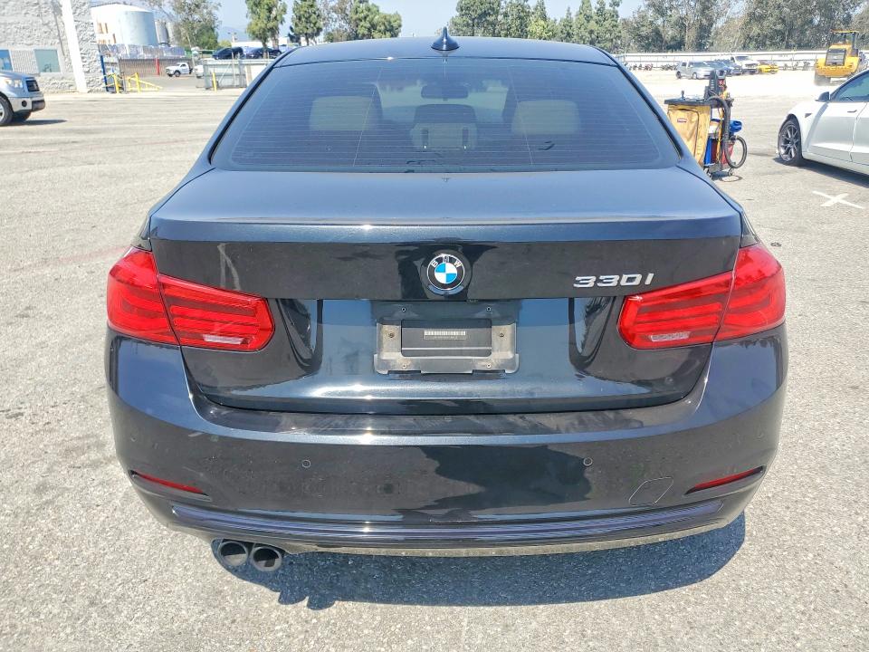 WBA8B9G50HNU09565