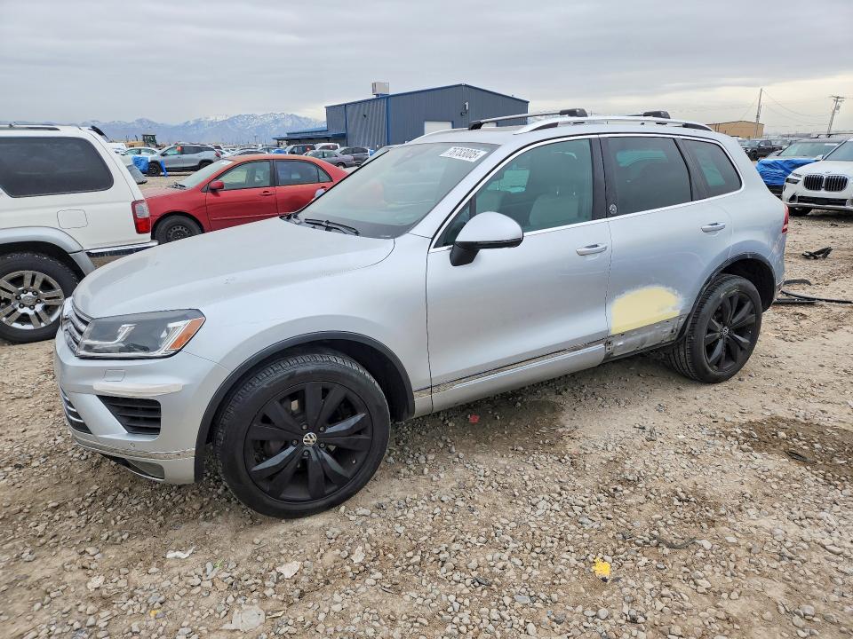 2017 VOLKSWAGEN TOUAREG — VIN WVGRF7BP2HD003426