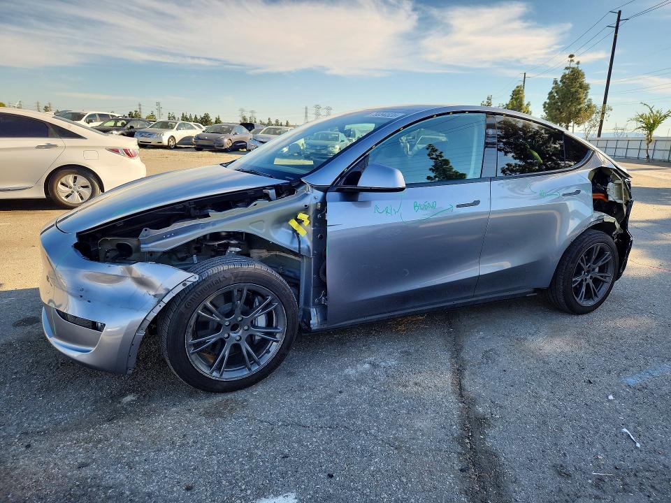 2025 TESLA MODEL Y — VIN 7SAYGDED5SA376697