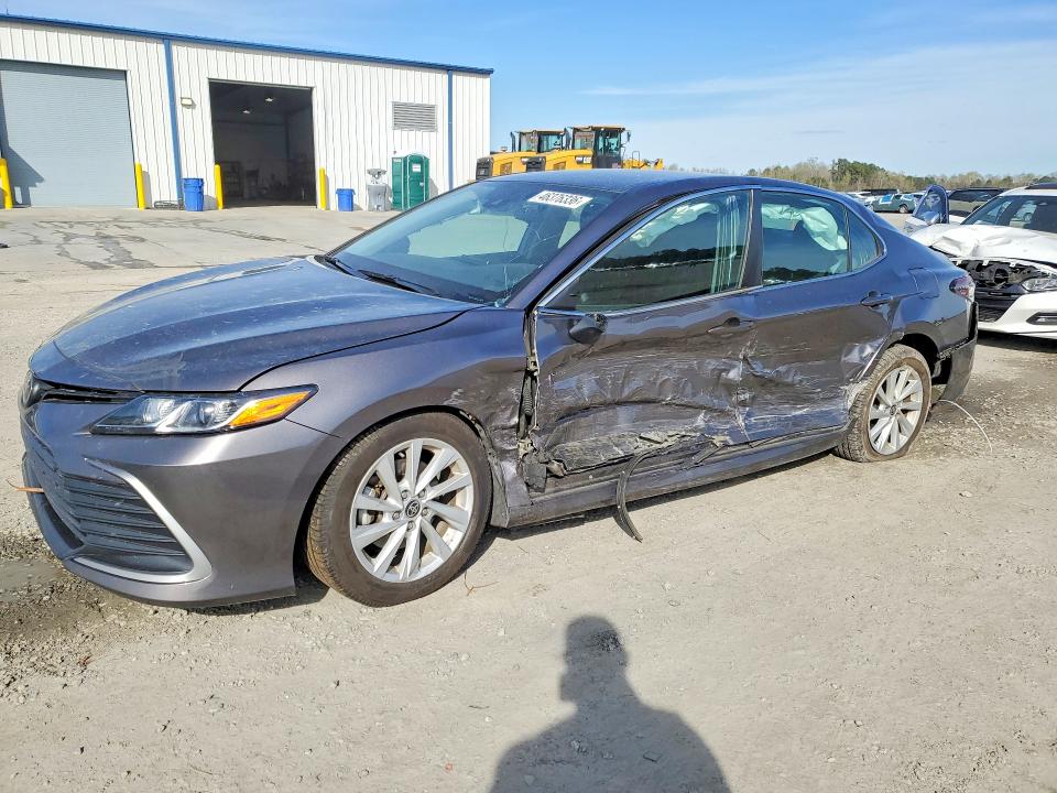 2022 TOYOTA CAMRY — VIN 4T1C11AK2NU633045