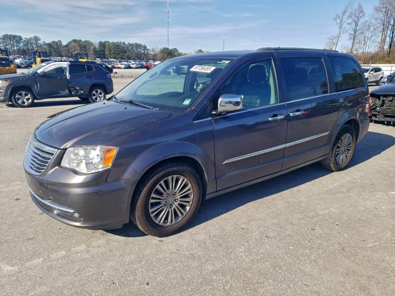 2016 CHRYSLER TOWN & COU — VIN 2C4RC1CG5GR221123