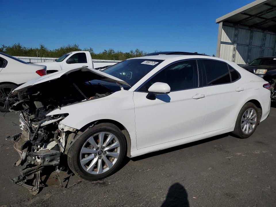 2018 TOYOTA CAMRY — VIN 4T1B11HKXJU083783