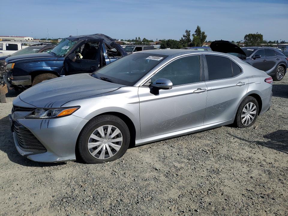2018 TOYOTA CAMRY — VIN 4T1B11HK3JU116803