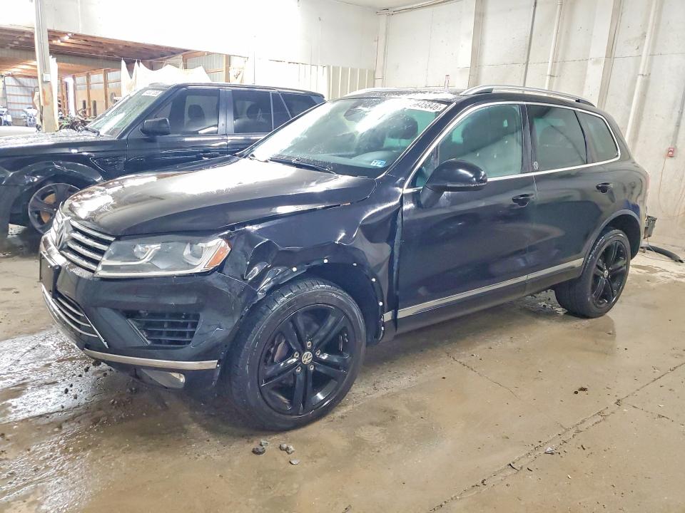 2017 VOLKSWAGEN TOUAREG — VIN WVGRF7BP3HD003967