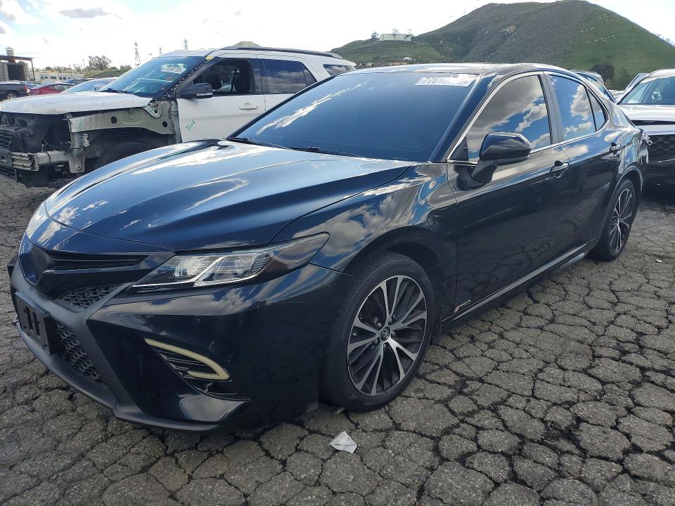 2018 TOYOTA CAMRY — VIN 4T1B11HK3JU140745