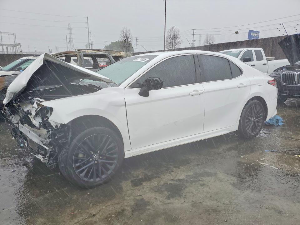 2018 TOYOTA CAMRY — VIN 4T1B11HK8JU138408