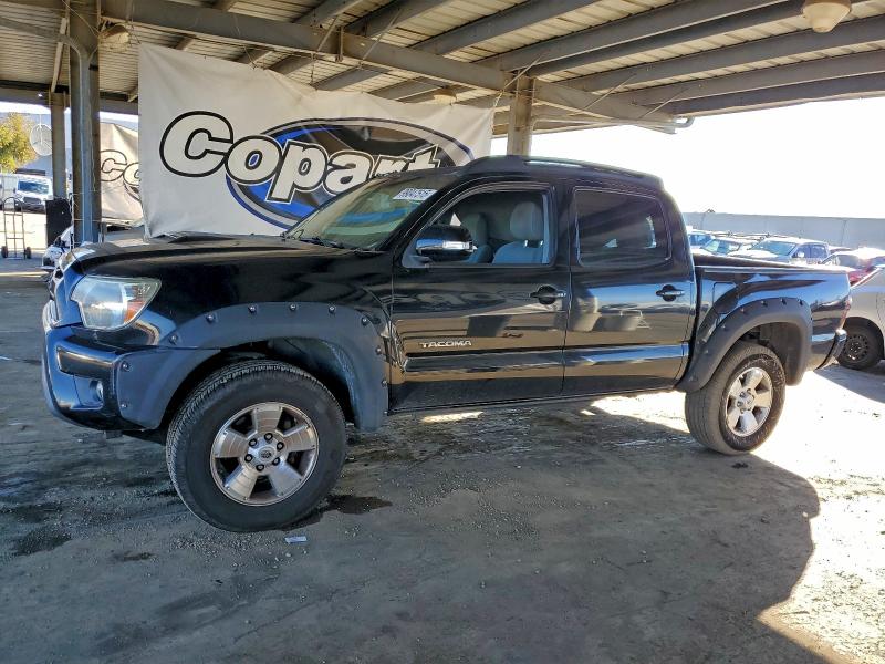 2015 TOYOTA TACOMA DOU — VIN 3TMJU4GN7FM176552
