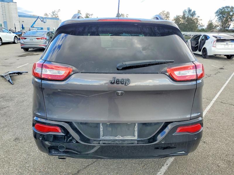 1C4PJLCB5JD615390
