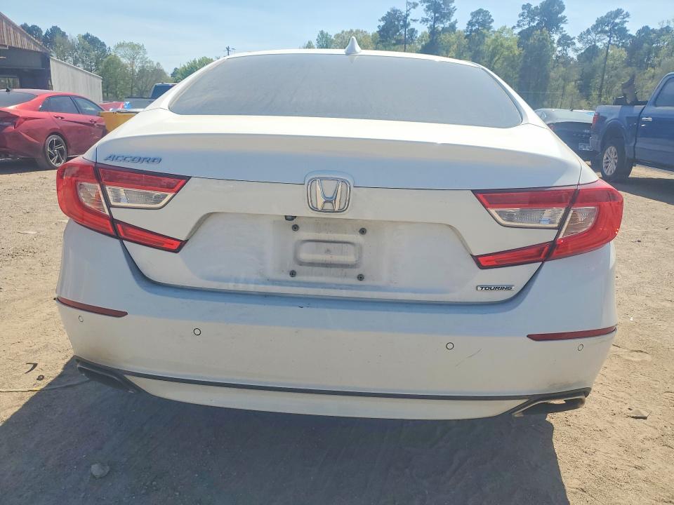 1HGCV1F96JA189082