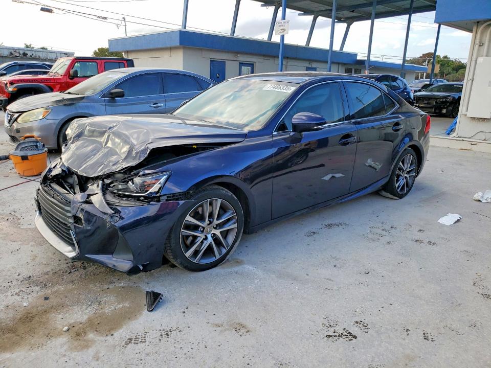 2018 LEXUS IS 300 — VIN JTHC81D24J5029365