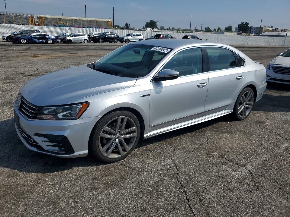 2017 VOLKSWAGEN PASSAT — VIN 1VWDT7A31HC040301