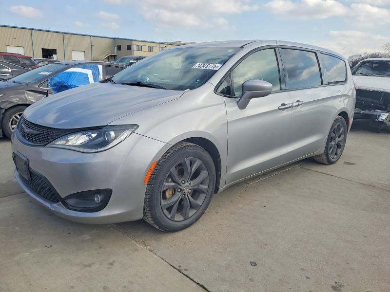 2018 CHRYSLER PACIFICA T — VIN 2C4RC1FG0JR357825