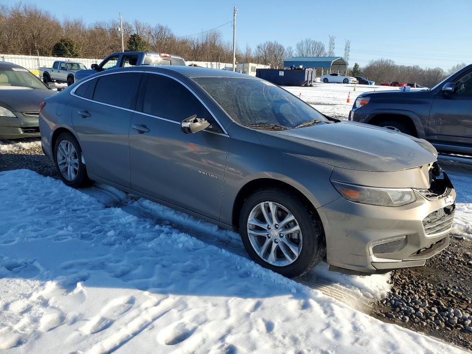1G1ZD5ST2JF142101