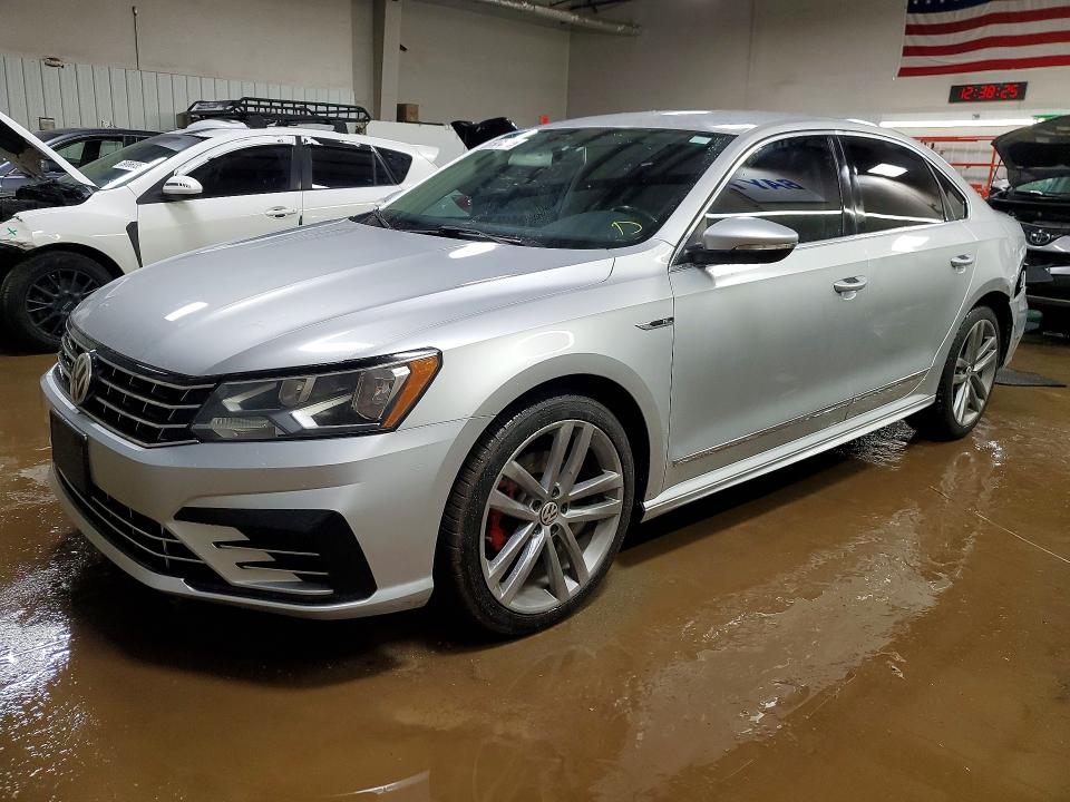 2017 VOLKSWAGEN PASSAT — VIN 1VWDT7A34HC043967