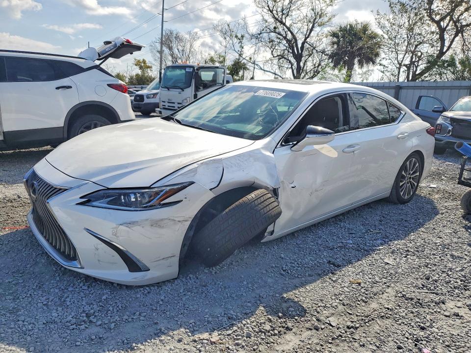 2021 LEXUS ES — VIN 58ADZ1B17MU103955