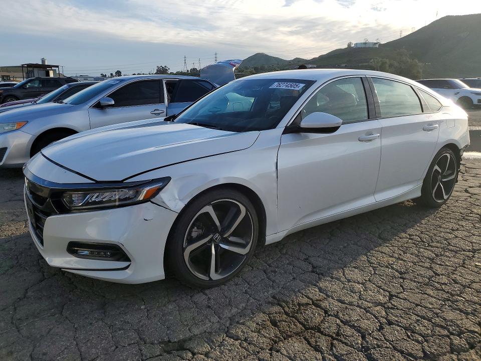 2018 HONDA ACCORD — VIN 1HGCV1F35JA211701
