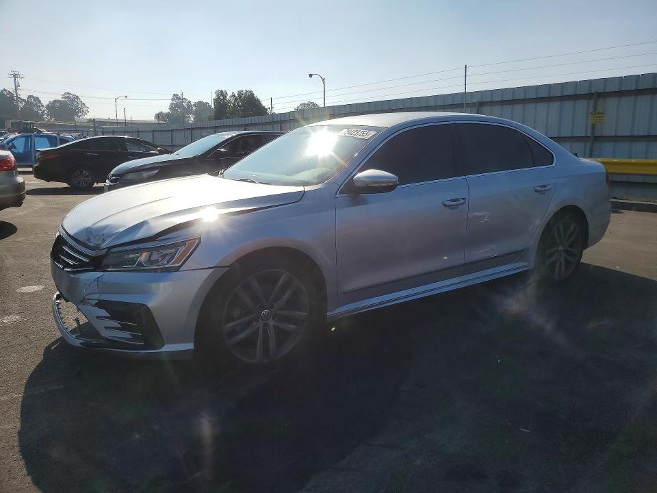 2017 VOLKSWAGEN PASSAT — VIN 1VWDT7A33HC048495