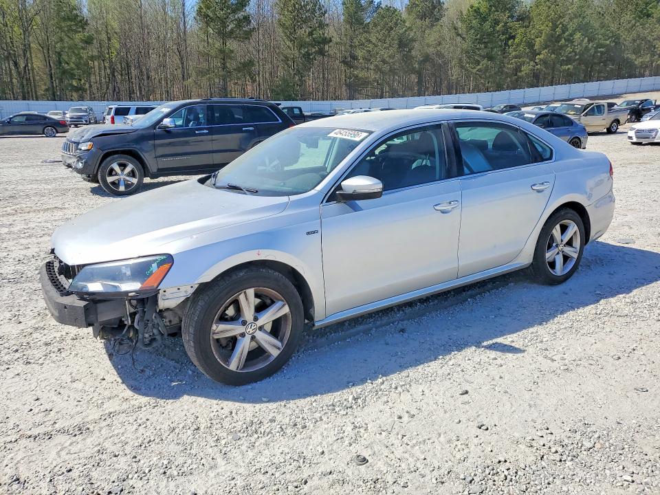 2015 VOLKSWAGEN PASSAT — VIN 1VWAT7A34FC120255
