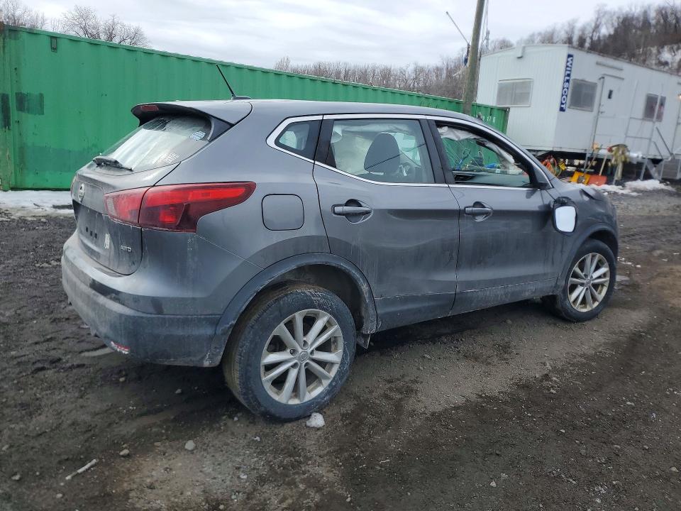 JN1BJ1CR4JW201570