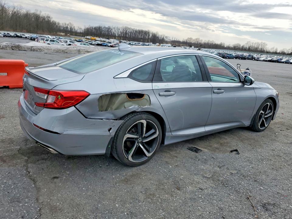 1HGCV1F30JA267500